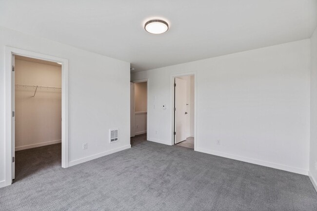 Building Photo - 32742 Hemlock Ave SE