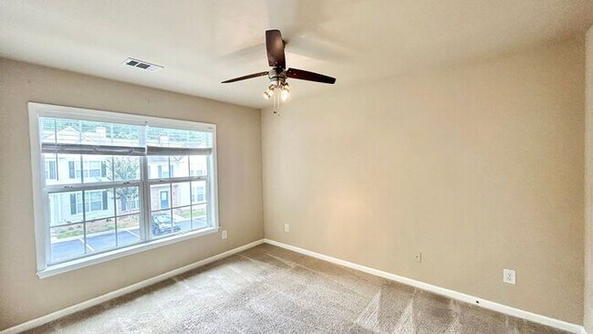 Building Photo - Gorgeous Alpharetta Townhouse! 3 Bedrooms/2.5 Bathrooms, Hardwoods, End Unit!