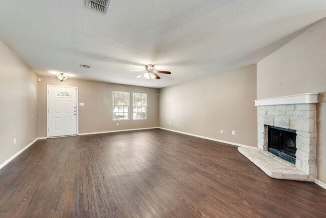 Building Photo - Charming & Spacious 3 Bedroom In North Keller
