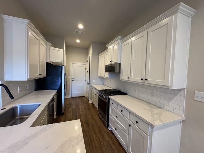 Building Photo - 5100 Westgate Ln