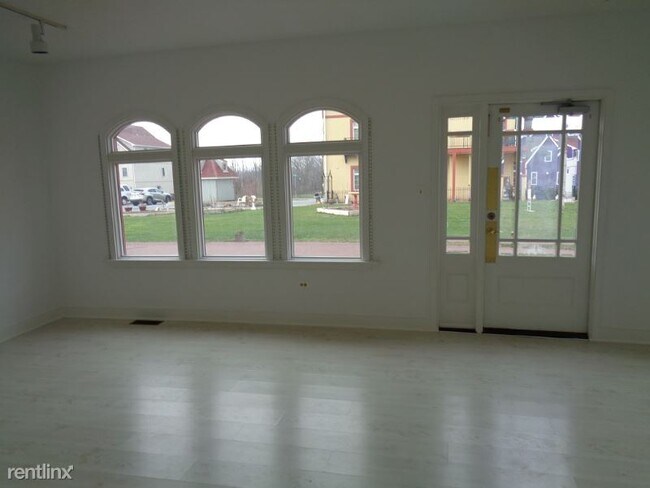 Building Photo - 2 br, 3 bath Townhome - 13 Market Plaza