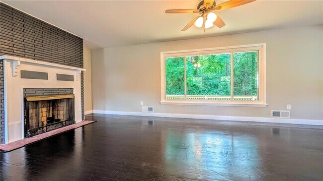 Building Photo - 3318 Hilltop Cir