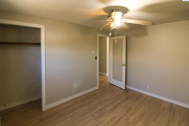 Building Photo - 2 bed, 1 bath home in Kennewick