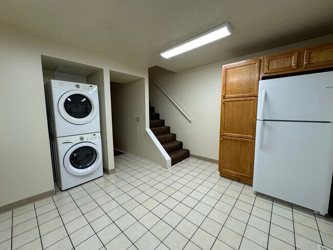 Building Photo - 84 W 9th Ave