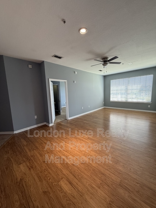 Building Photo - 7990 Baymeadows Rd