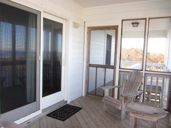 Building Photo - 48184 Decoy Dr