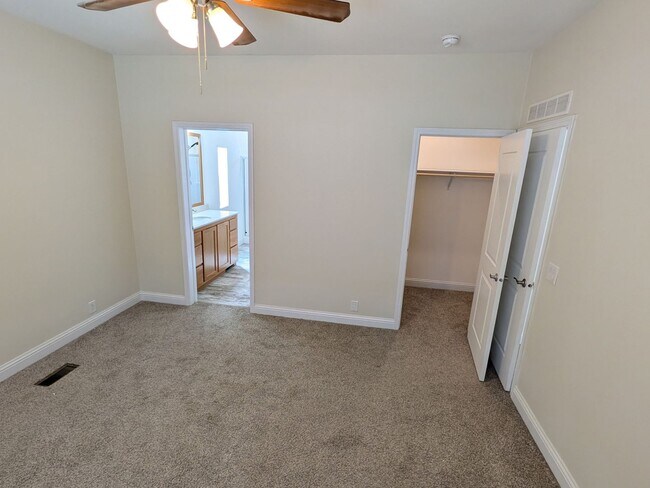 Building Photo - 6855 Equinox Ln