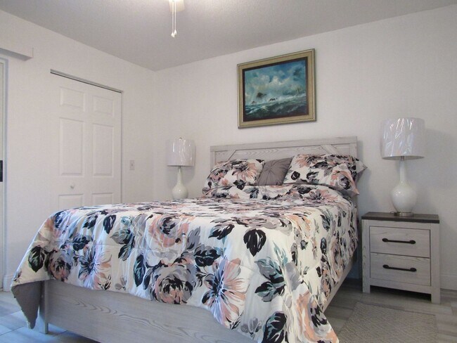 Building Photo - Venetian Palms 12640-1911