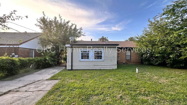 Building Photo - 2048 NE 18th St