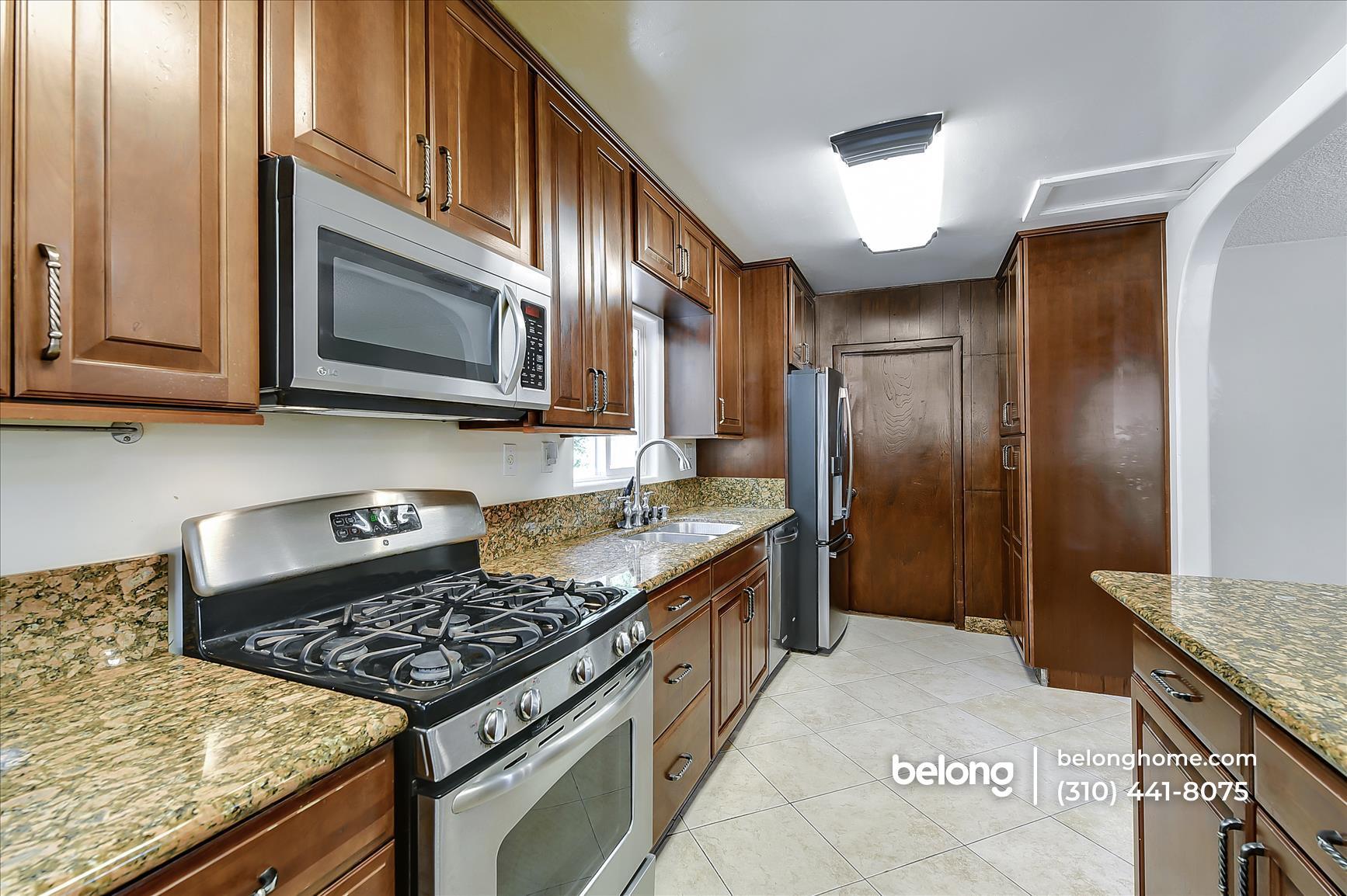 Building Photo - 8523 Alcott St