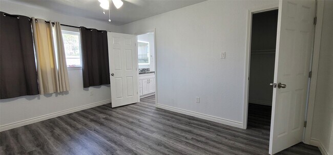 Building Photo - 13810 Overbrook Ln
