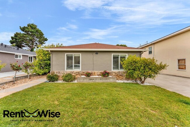 Building Photo - 110 Cuesta Dr