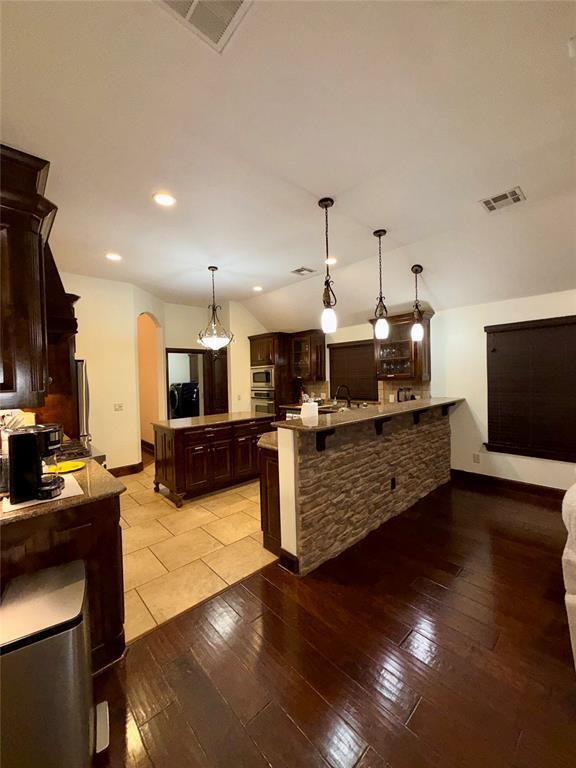 Building Photo - 16616 Moorgate Ln