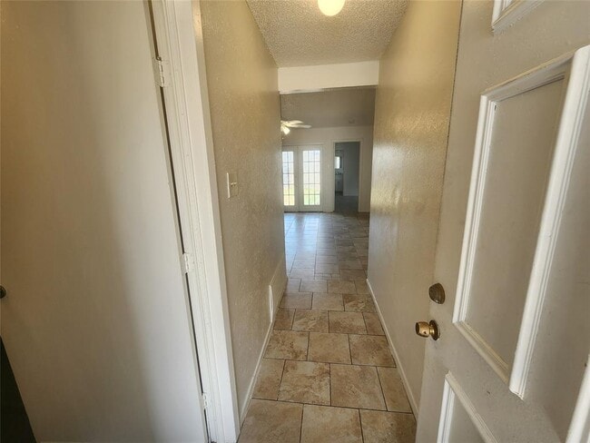 Building Photo - 3408 Lynridge Dr