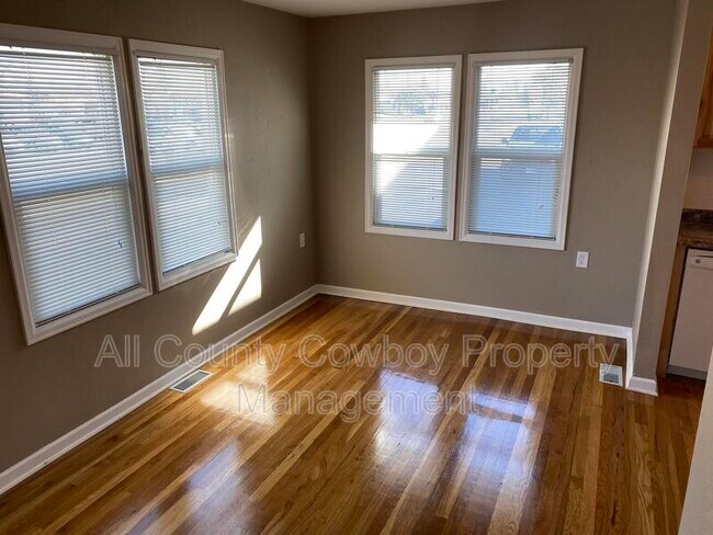 Building Photo - 1222 Logan Ave