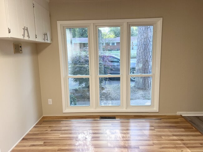 Building Photo - 105 Thistledown Trail