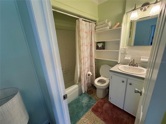 Building Photo - 104 Base Ave W