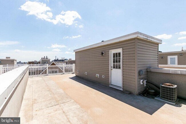 Building Photo - 1236 Harbor Island Walk