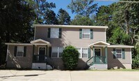 Building Photo - Large 4 bedroom town home with ceramic til...