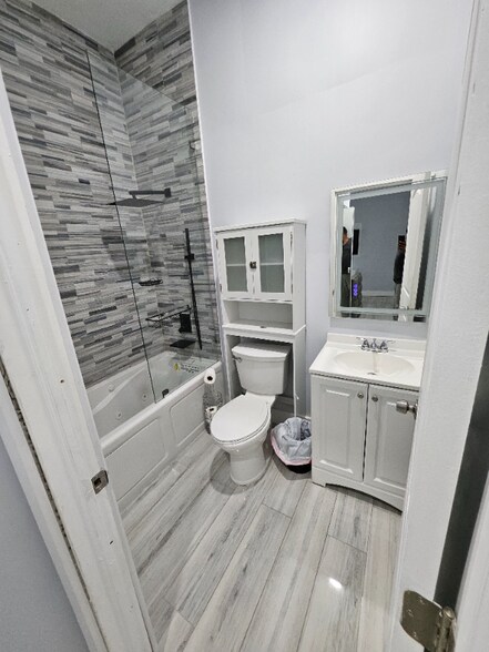 Building Photo - 5433 SW 19th St