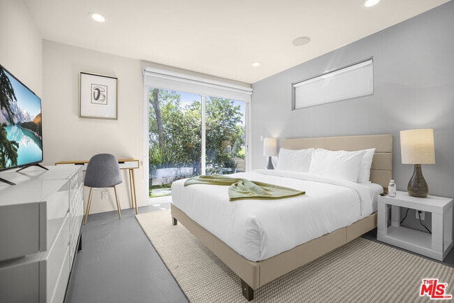 Building Photo - 9892 Beverly Grove Dr