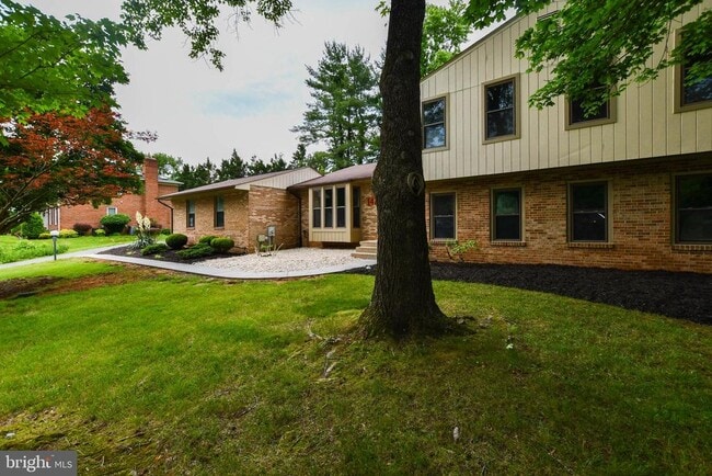 Building Photo - 1423 Albert Dr