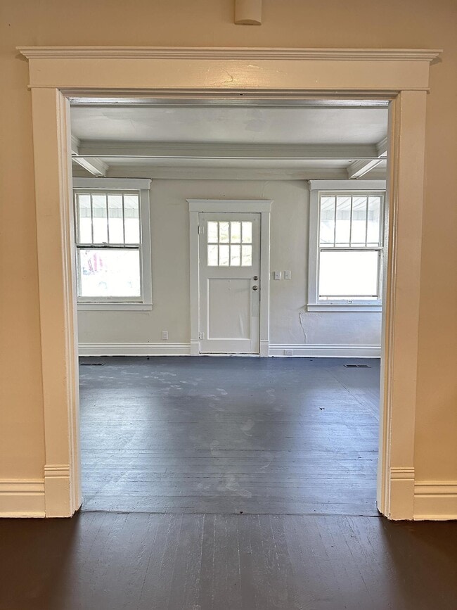 Building Photo - 463 Linden Ave