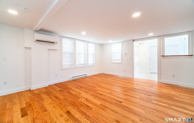 Building Photo - 1154 Poquonnock Rd