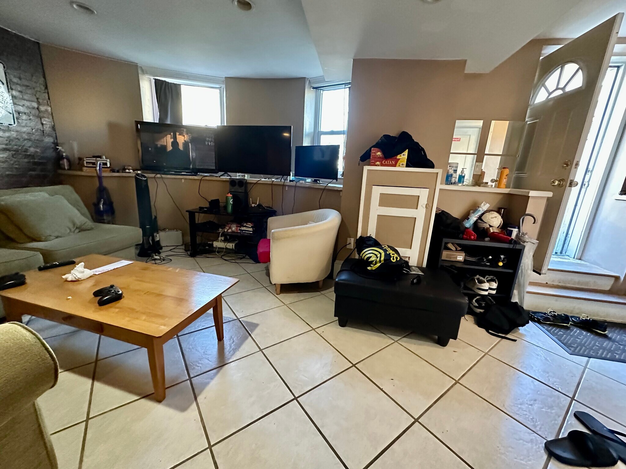 Building Photo - 10 Saint Lukes Rd