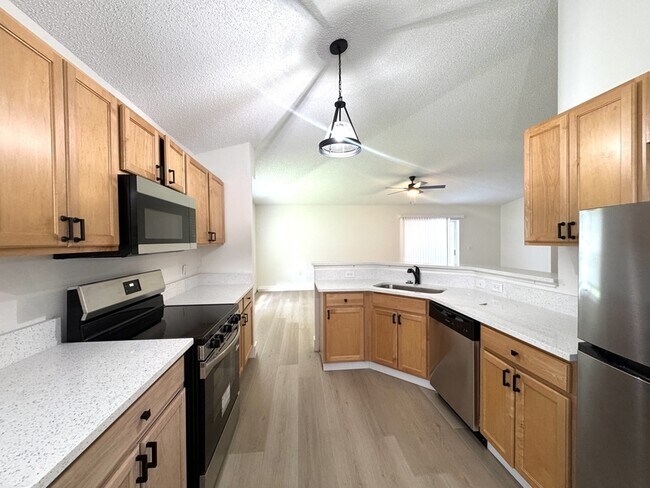 Building Photo - 964 Vanderbilt Dr