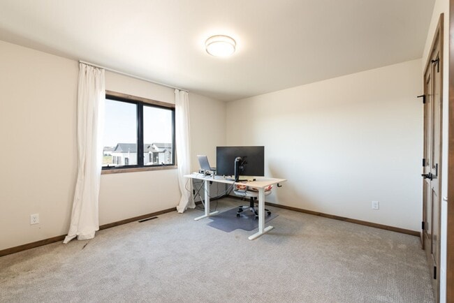 Building Photo - Beautiful Single Family Home in North Bismarck