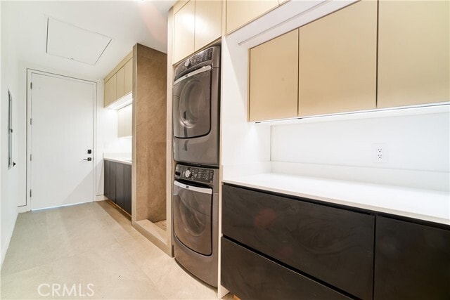 Building Photo - 1119 N Crestview Dr