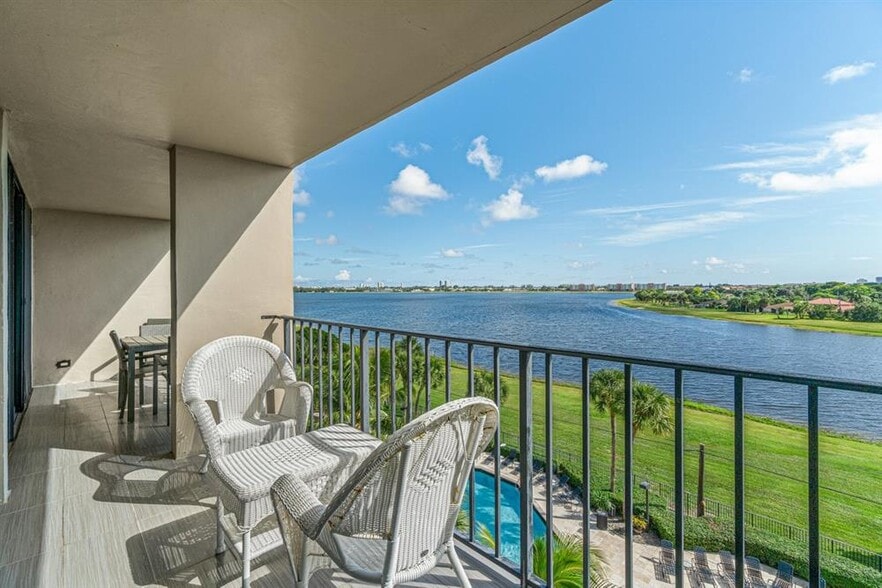 Building Photo - 1830 Embassy Dr