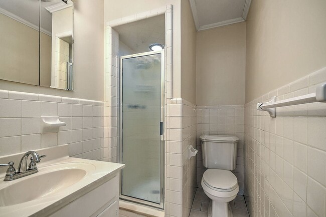 Building Photo - 1808 Sherwood Pl