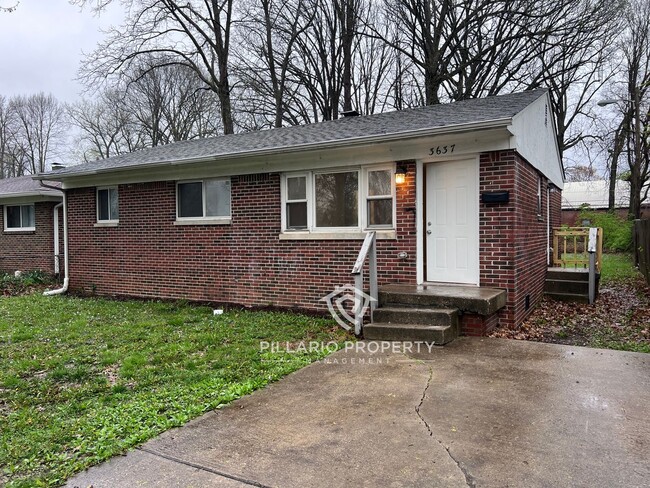 Building Photo - Cute, Eastside, All Brick Cottage with Was...