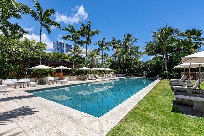 Building Photo - Park Lane 5305 - 3BR w/Swimming Pool and Yard!