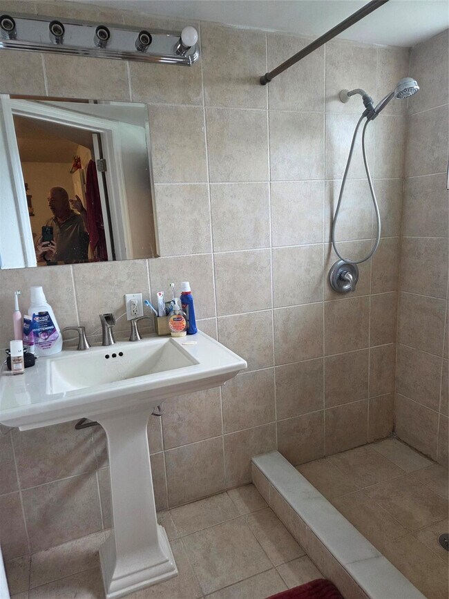 Building Photo - 2630 SW 49th Ct