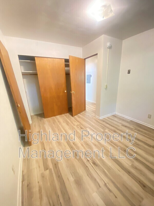 Building Photo - 960 NE B St