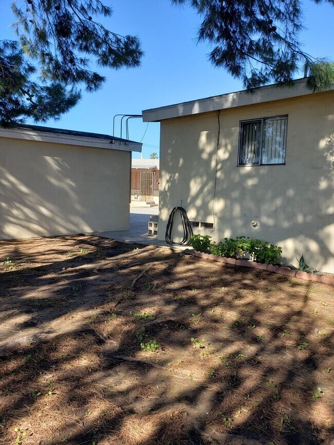 Building Photo - Charming 2bdr Duplex in La Mesa Cul-de-Sac