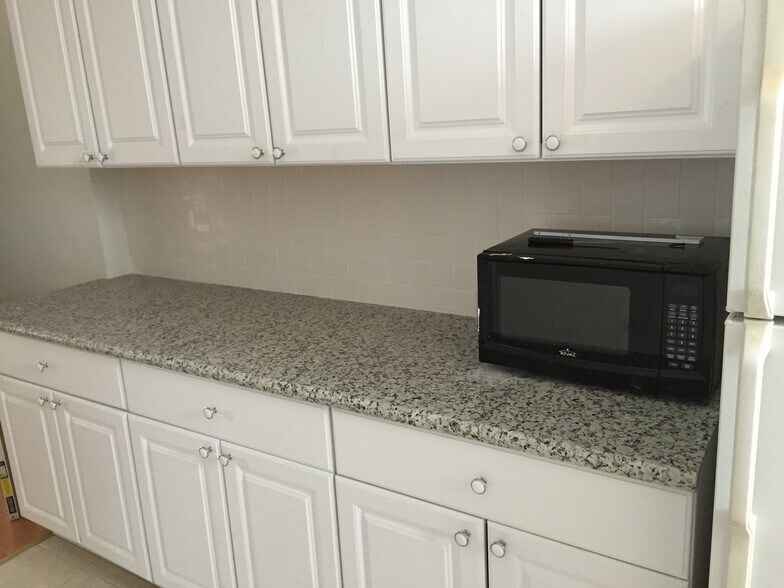 Building Photo - 746 Broughton St