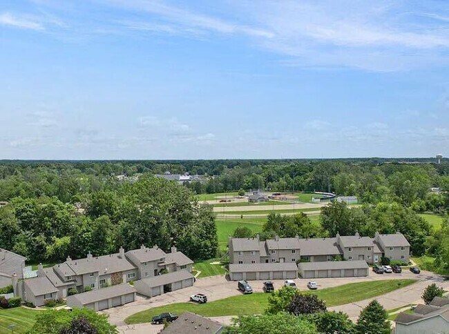 Building Photo - 907 Registry Dr