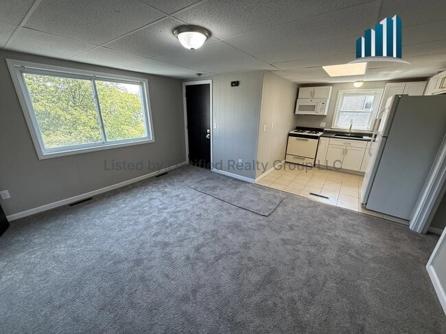 Building Photo - 85 Massasoit St