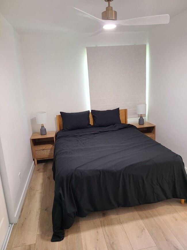 Building Photo - Fully furnished 1 bed 1 bath in Mission Beach.