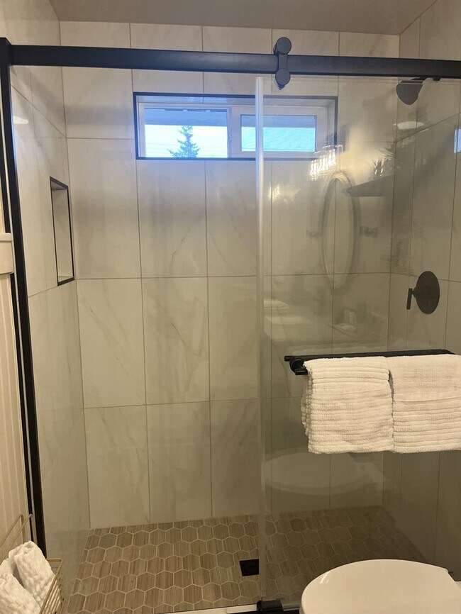 Building Photo - 3413 W Sunset Ave