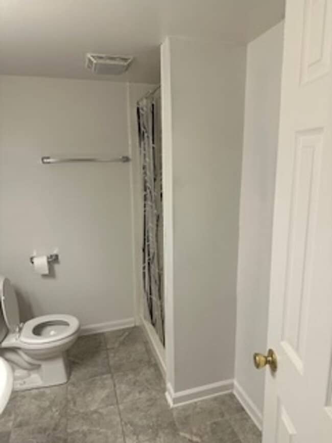 Building Photo - Welcome Home! Beautiful 4 Bedroom 2 Bath Home in Kansas City, MO