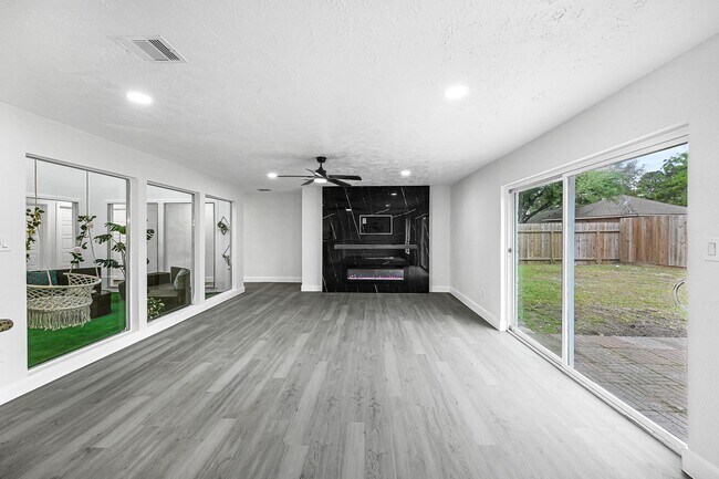 Building Photo - 7115 Foxway Ln
