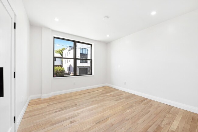 Building Photo - 346 Liberty Ave