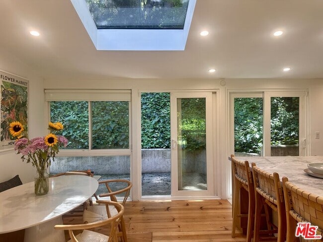 Building Photo - 8350 Lookout Mountain Ave