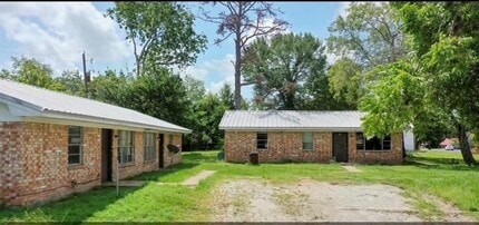Building Photo - 402 Bacon St