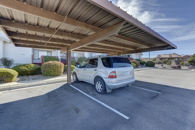 Building Photo - Great views from this 2X2 Montana Terrace ...